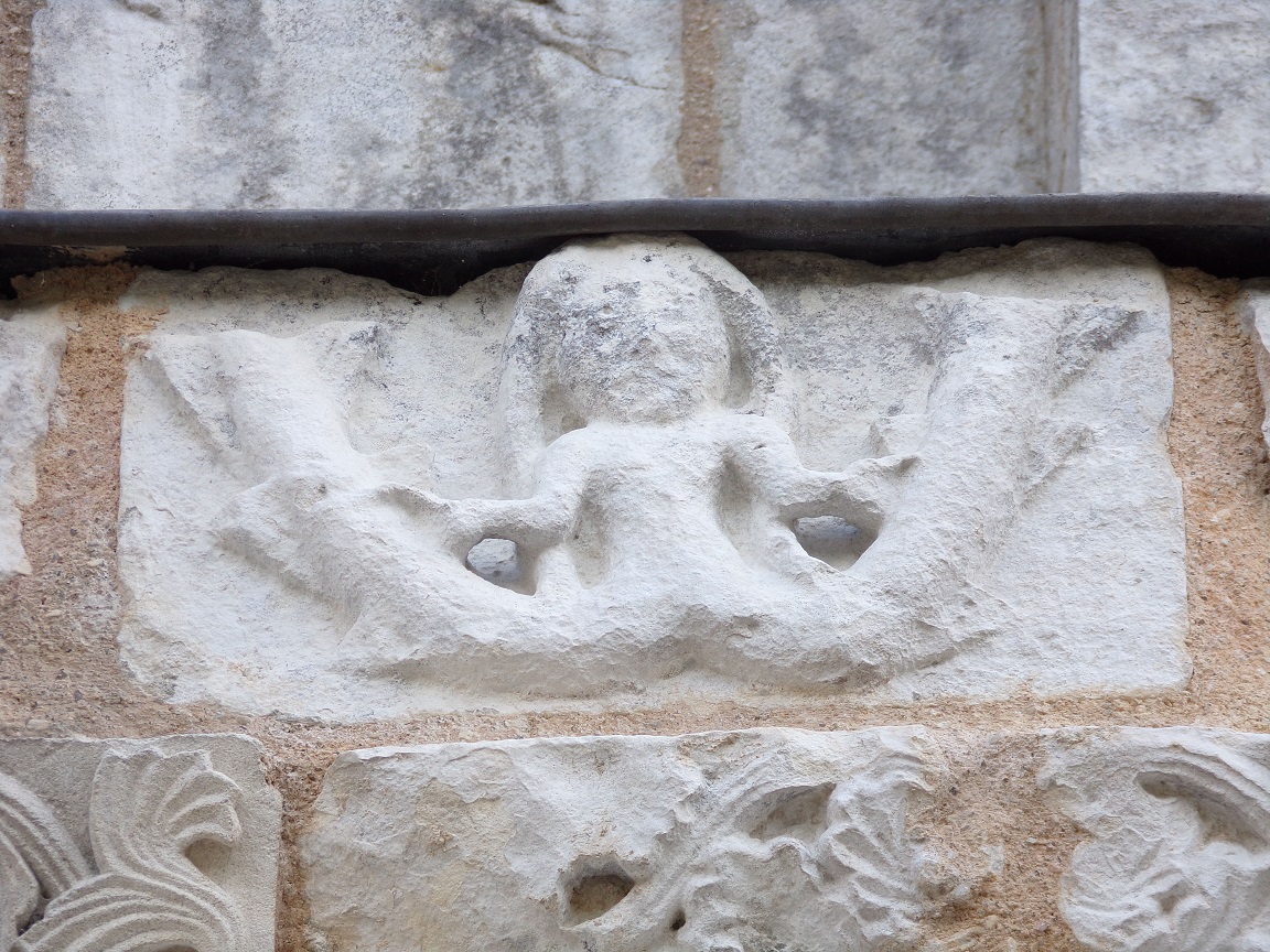 L’église Saint-Médard - Sirène à deux queues de poisson (1 juillet 2021)