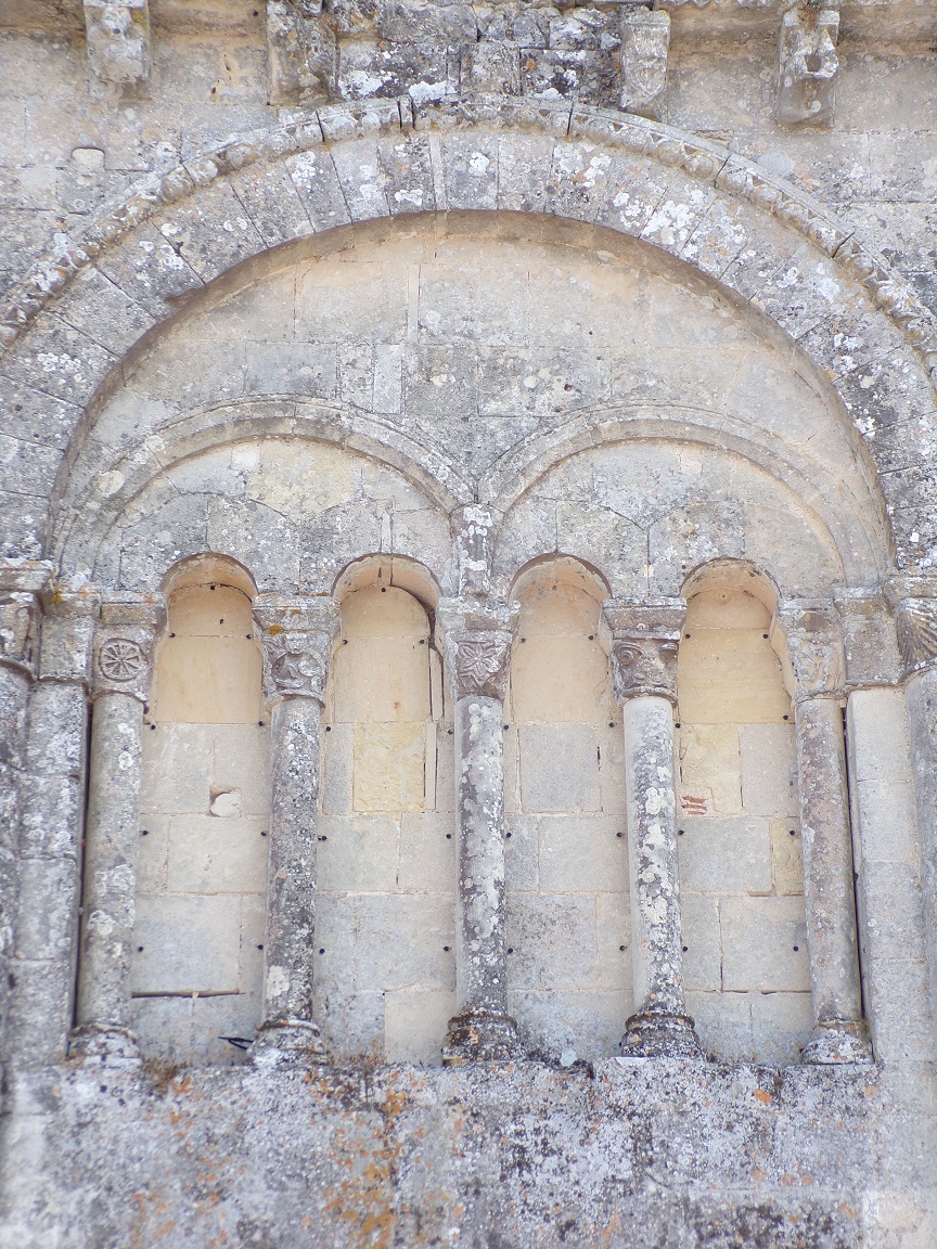 Arcature à colonnettes au centre (30 août 2021)