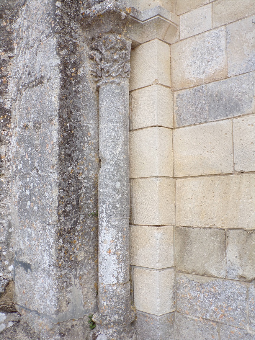 La colonnette en bas à gauche (30 août 2021)