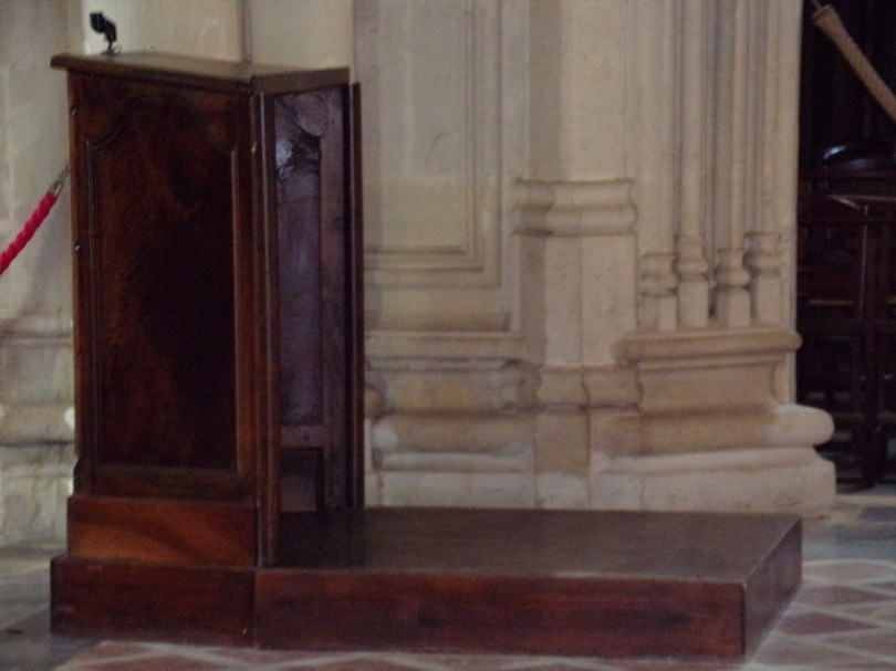 L'église Saint-Léger - Un lutrin (15 février 2022)