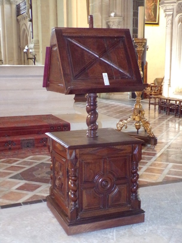 L'église Saint-Léger - Un lutrin (15 février 2022)