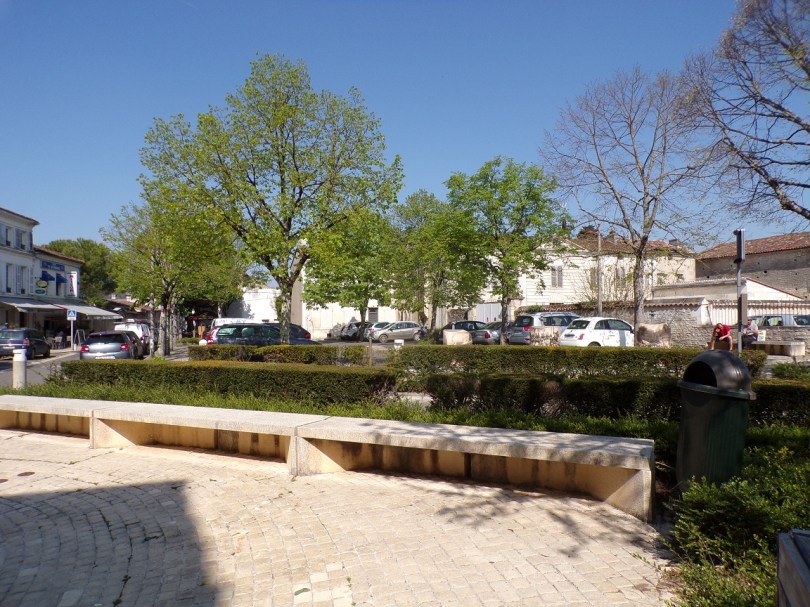 Jarnac - Place du Baloir (16 avril 2022)