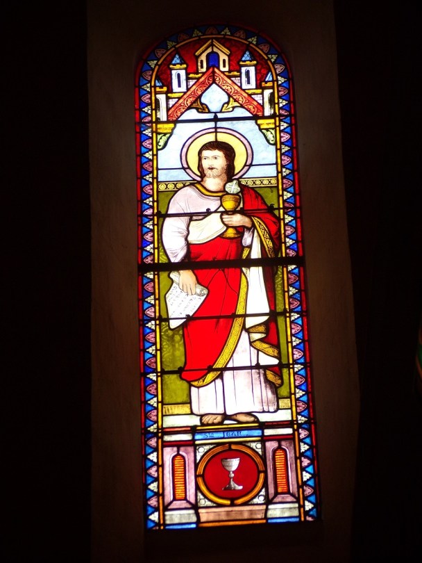 L’église Saint-Vivien – Le vitrail ‘St Jean’ (5 juin 2022)
