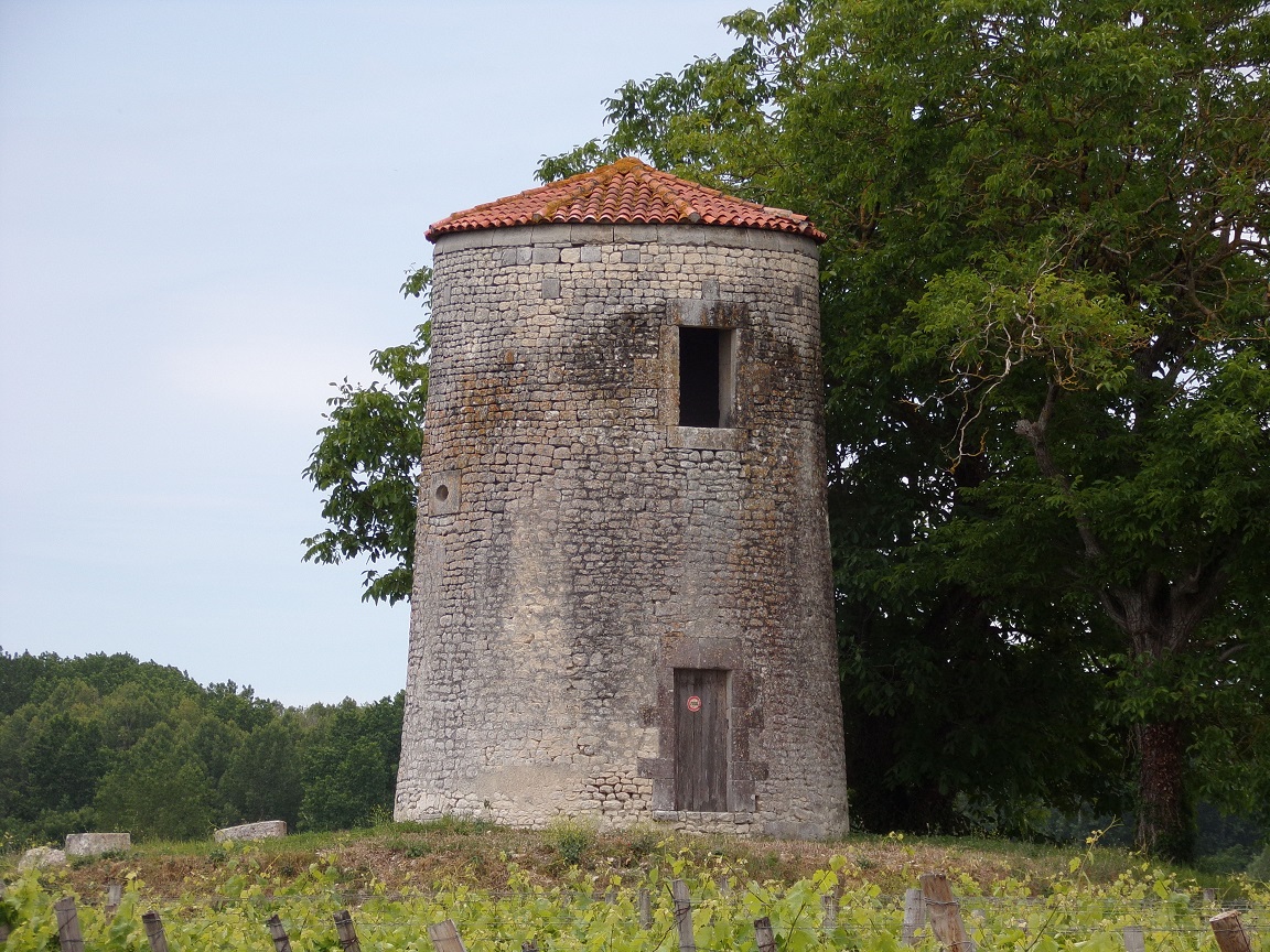 Cierzac - Un moulin à vent (1 juin 2022)