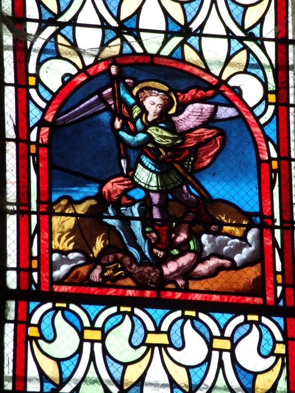 Eglise Saint-Martin - Le vitrail ‘Archange Saint Michel’ (8 juin 2022)