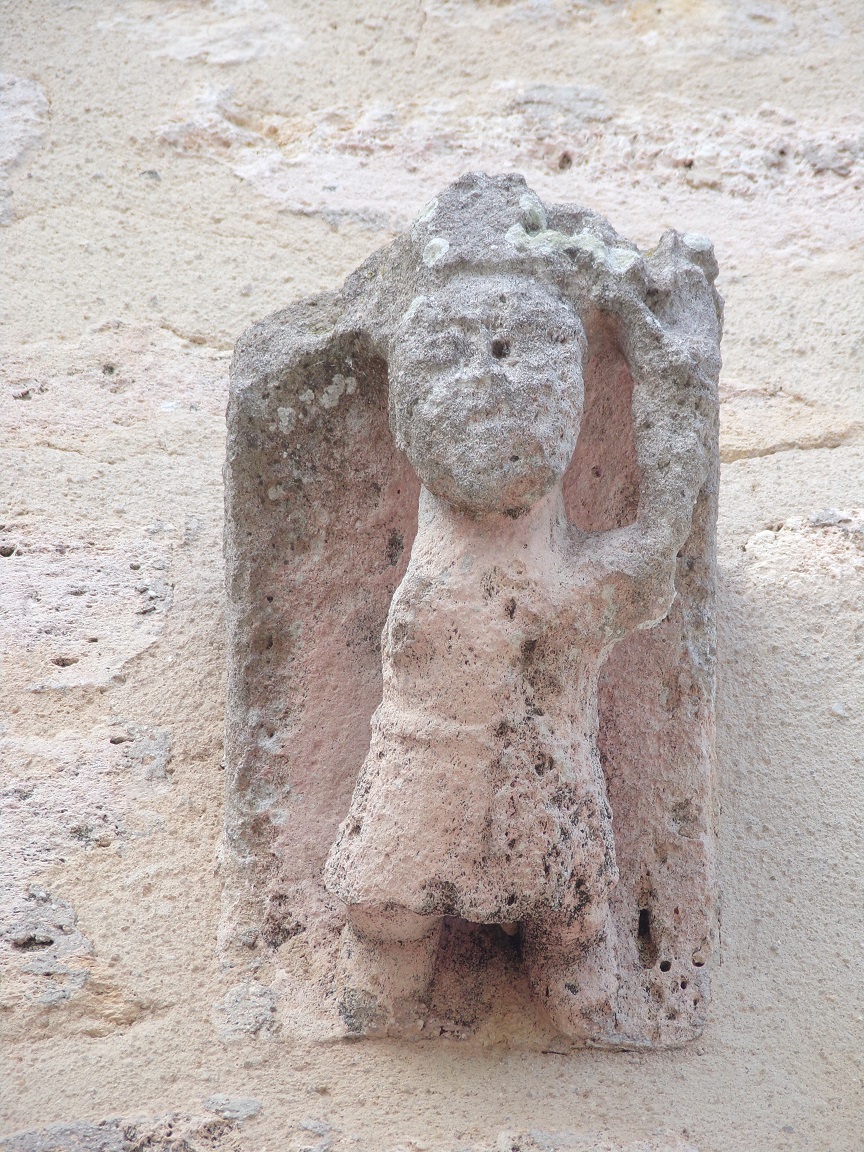 L'église Saint-Pierre - Un modillon (9 juin 2022)