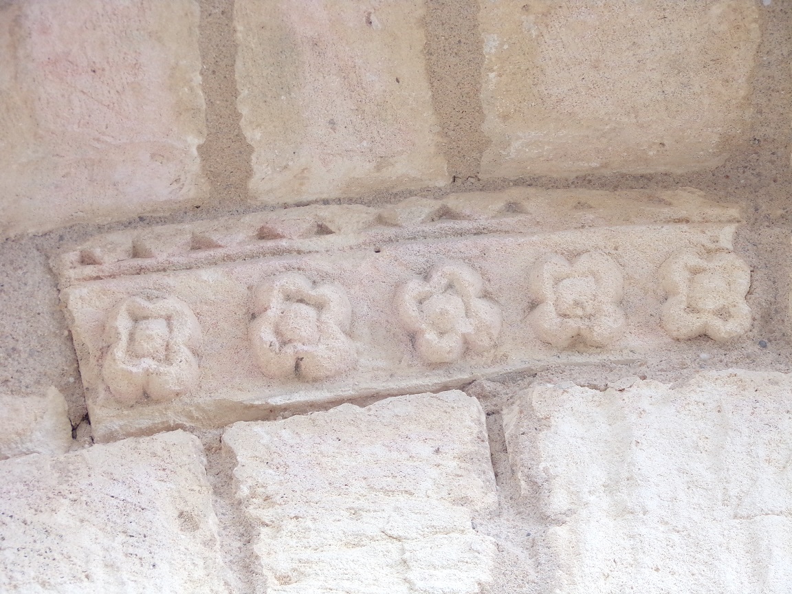 L’église Saint Sulpice - Dessus de la porte (9 juin 2022)