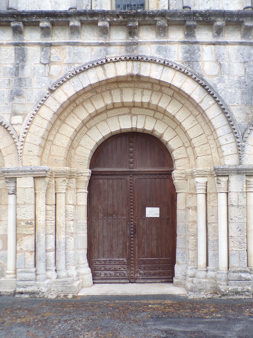 L’église Saint Sulpice - La porte d'entrée (9 juin 2022)