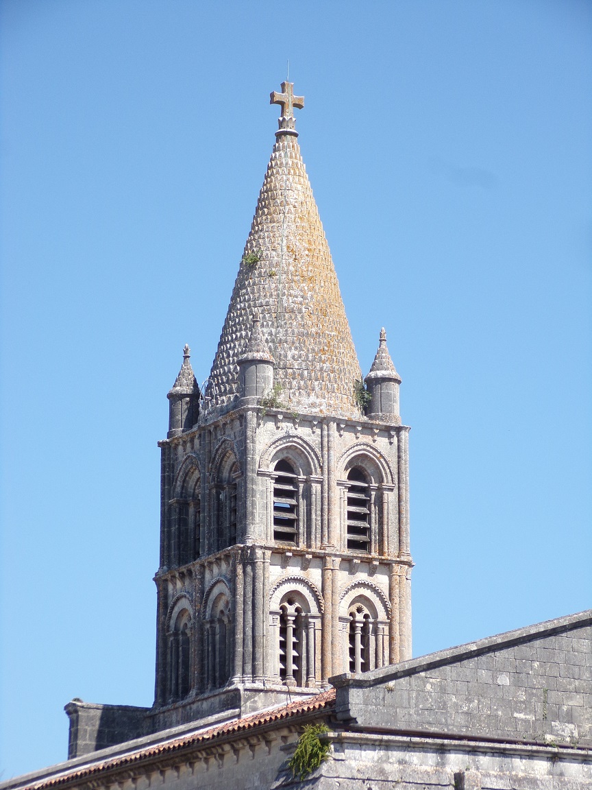 Le clocher de l’église Saint-Pierre (13 juin 2022)