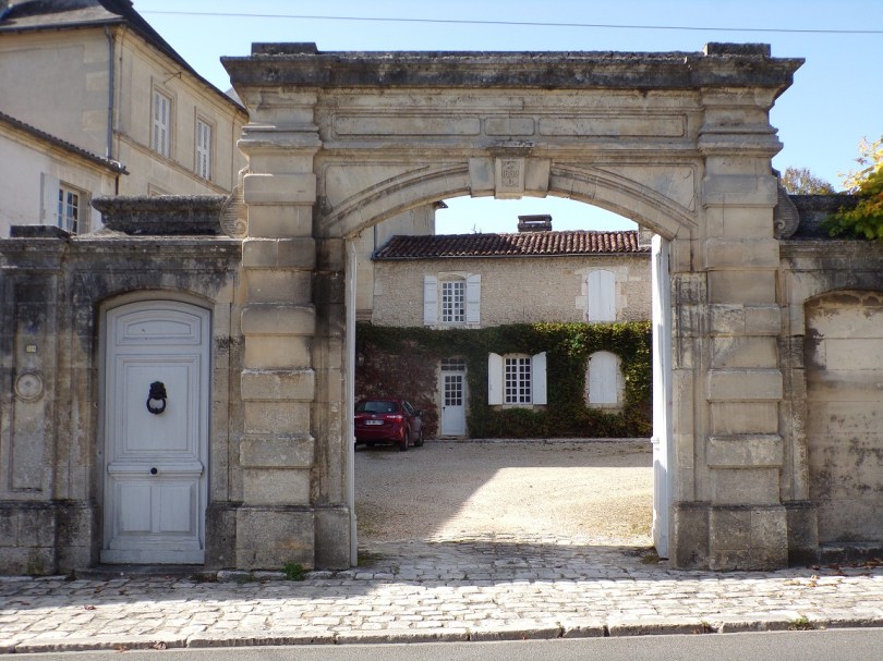 Manoir dit Logis du Portail, 129 rue Jules-Brisson (5 octobre 2022)