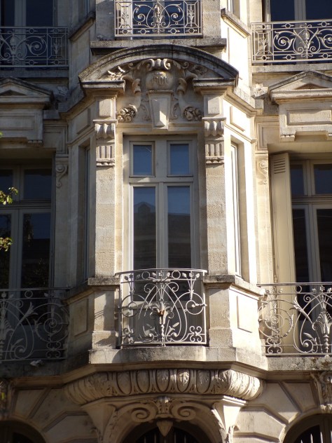 Maison, banque, rue Victor Hugo (1 novembre 2022)