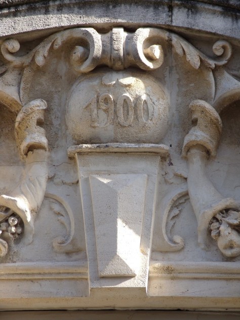 Maison, banque, rue Victor Hugo (1 novembre 2022)