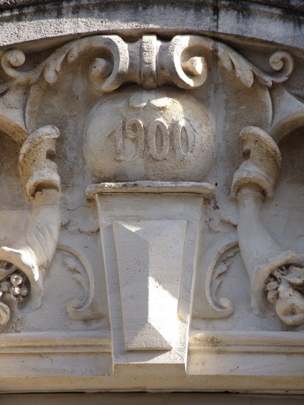 Maison, banque, avenue Victor Hugo (1 novembre 2022)