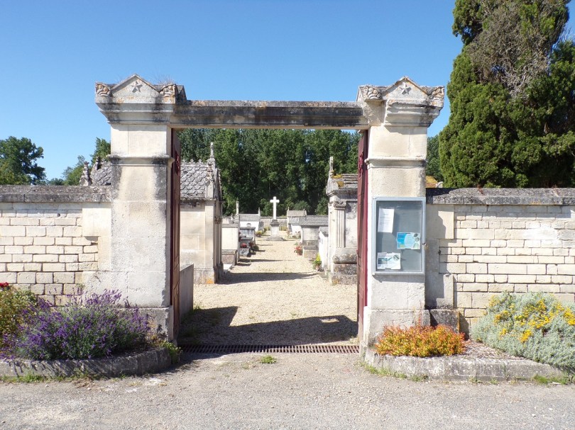 Bassac - L'entrée du cimetière (22 juin 2020)