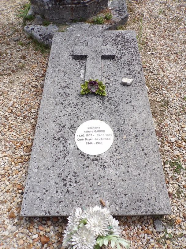 Jarnac - Tombe du Chanoine Robert Gaudin (19 août 2020)