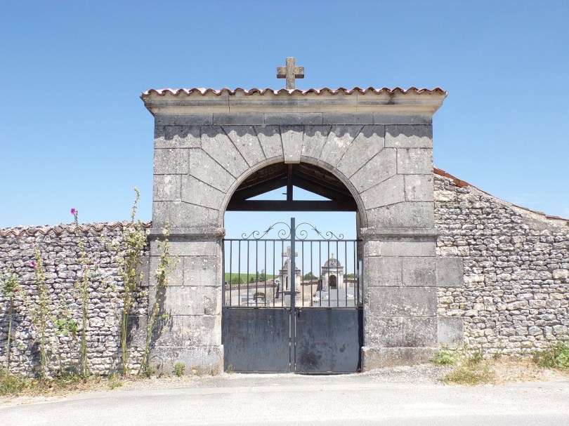 Salles d'Angles - L'entrée du cimetière (16 juillet 2019)