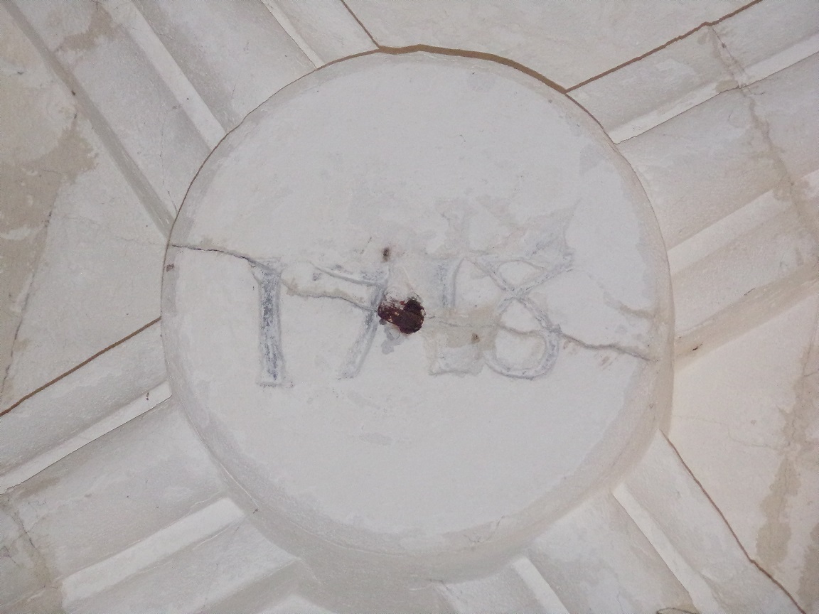 Dompierre-sur Charente – L’église Saint-Blaise – Clef de voûte '1718' (19 avril 2023)