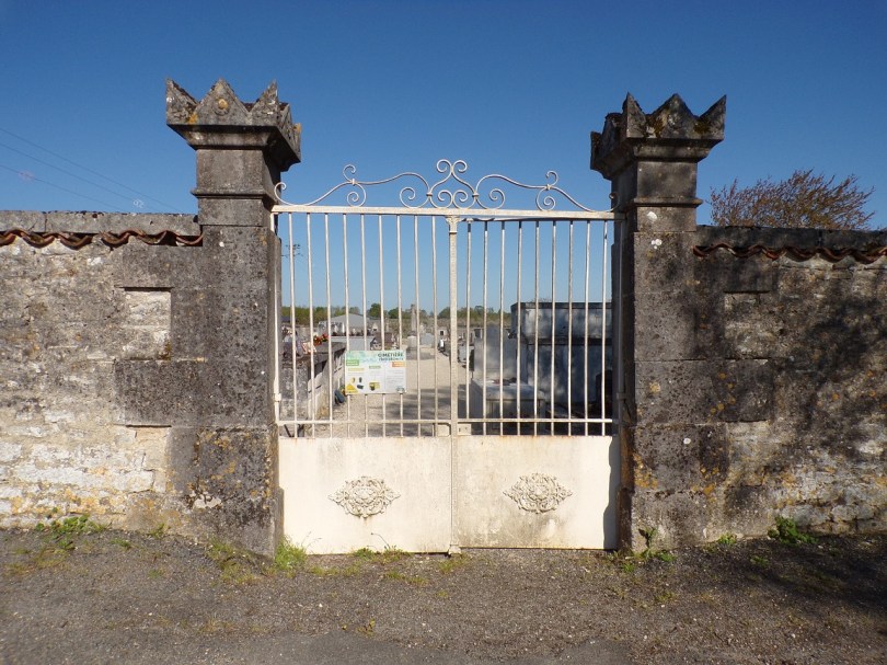 Mesnac - L'entrée du Cimetière (20 avril 2023)