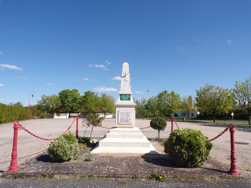 Salignac-sur-Charente - Le Monument aux Morts (19 avril 2023)