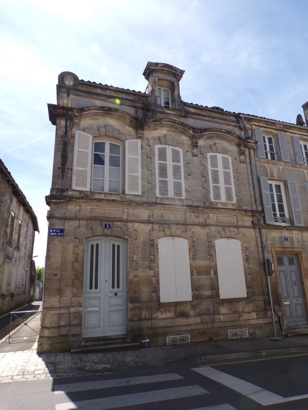 Jarnac - 1 rue Abel Guy - Maison (3 mai 2023)