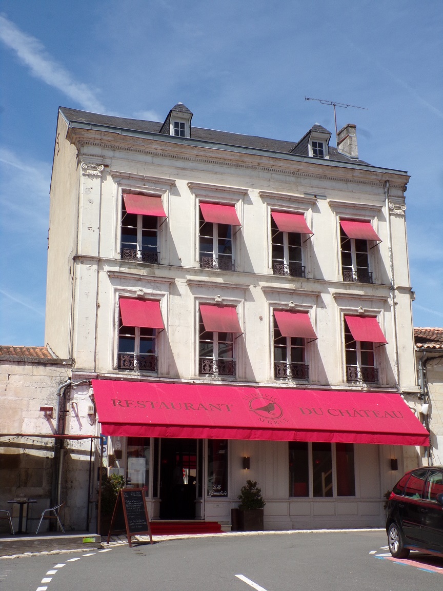 Jarnac - 15 place du Château - Maison (3 mai 2023)