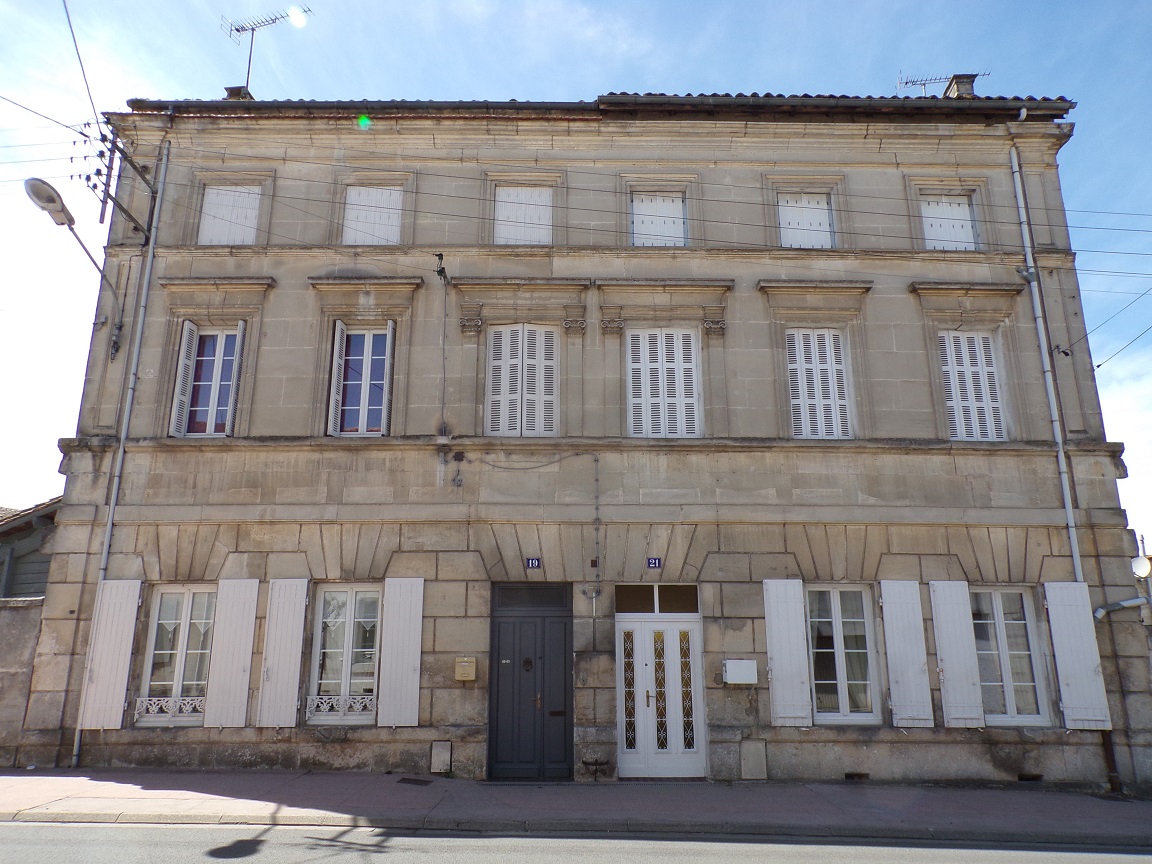Jarnac - 19-21 rue Jacques Moreau - Maison (3 mai 2023)