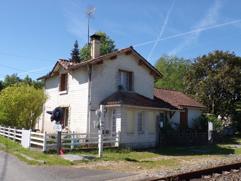 Jarnac - Maison de garde-barrière (3 mai 2023)