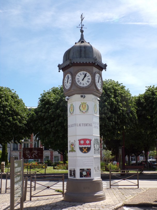 Jarnac - place du Château - Horloge Publique (3 mai 2023)