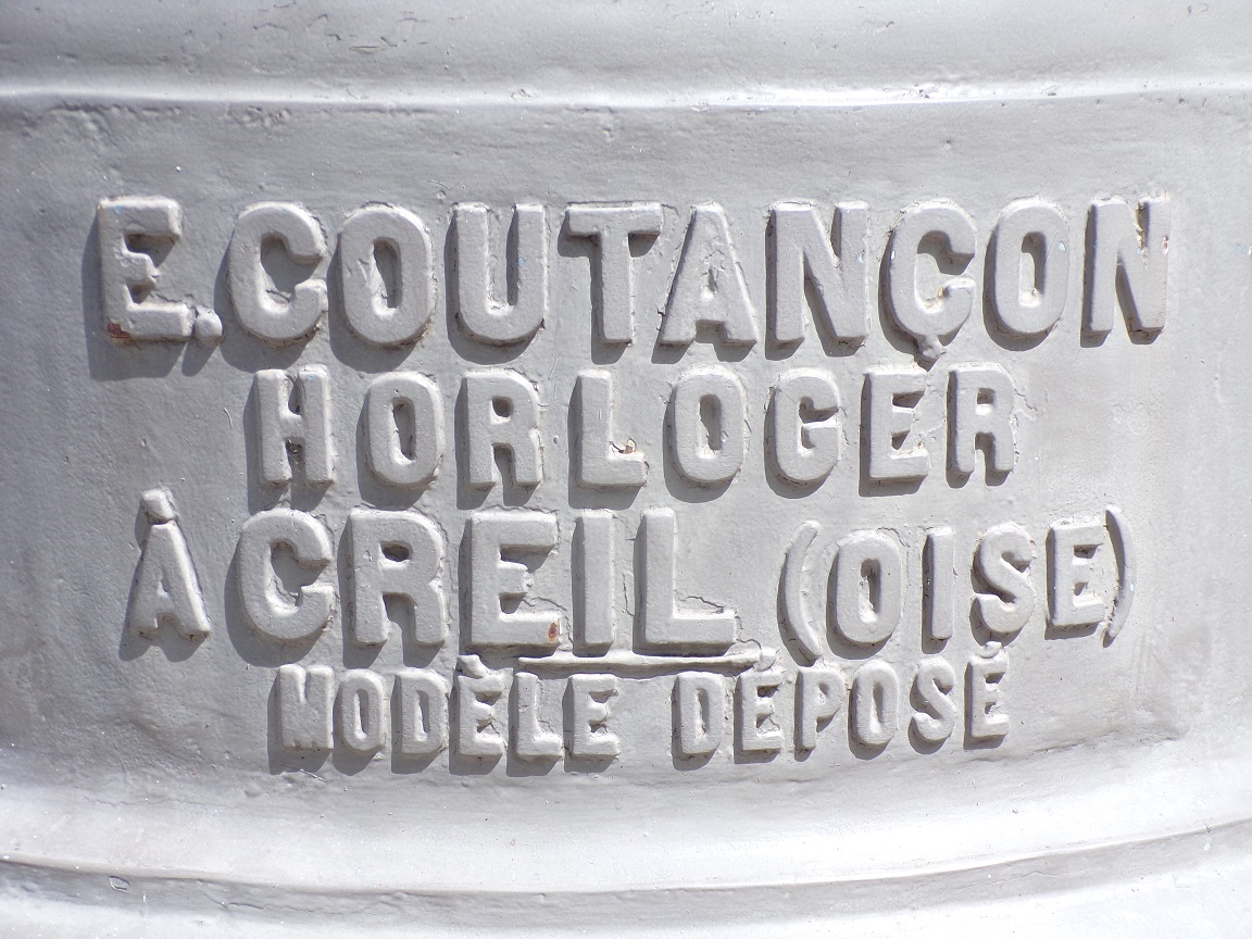 Jarnac - place du Château - Horloge Publique (3 mai 2023)