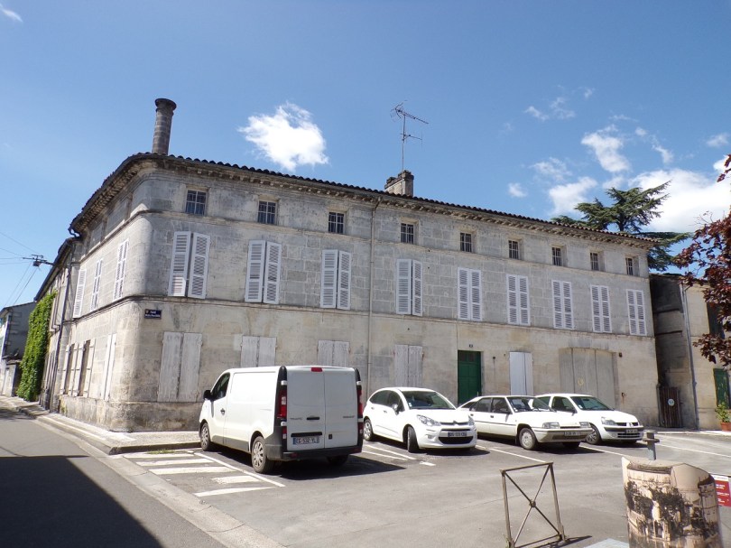 Jarnac - place Michel et Pierre Davias 16 - Maison (16 mai 2023)