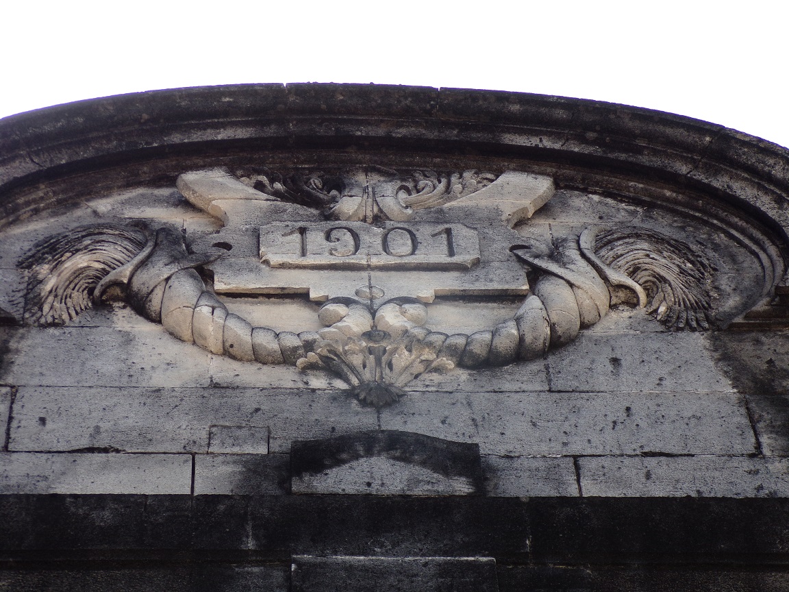 Jarnac - rue des Moulins 42 - Chai daté '1901' (16 mai 2023)