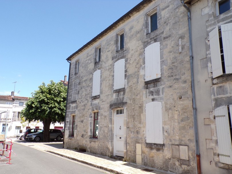 Jarnac - rue Jacques et Robert Delamain 10 - Maison (16 mai 2023)