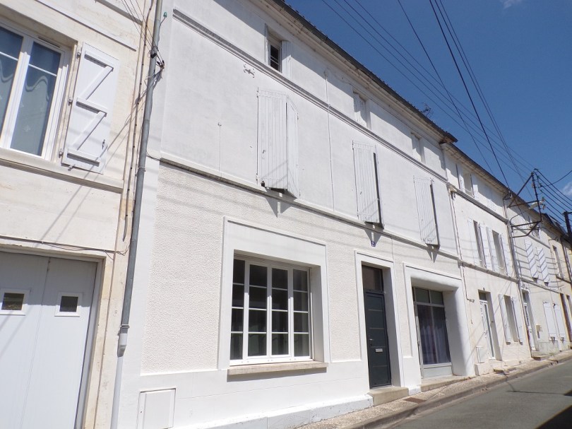 Jarnac - rue Maurice Laporte Bisquit 25 - Chai (16 mai 2023)