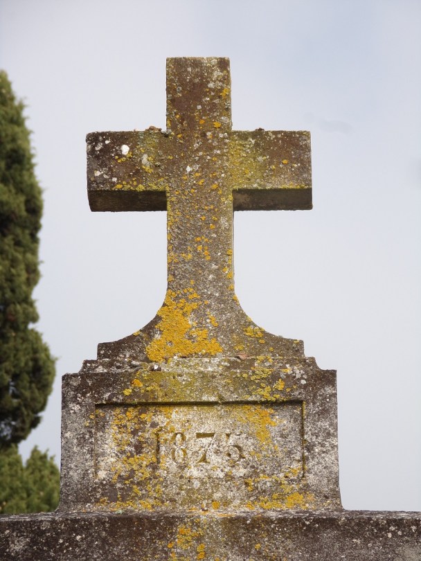 Sonnac - L'entrée du Cimetière datée 1875 (15 mai 2023)