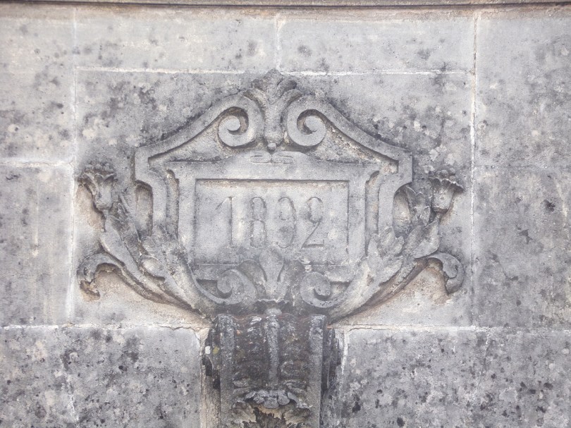 Angeac-Champagne - Portail daté '1892' (27 juin 2023)