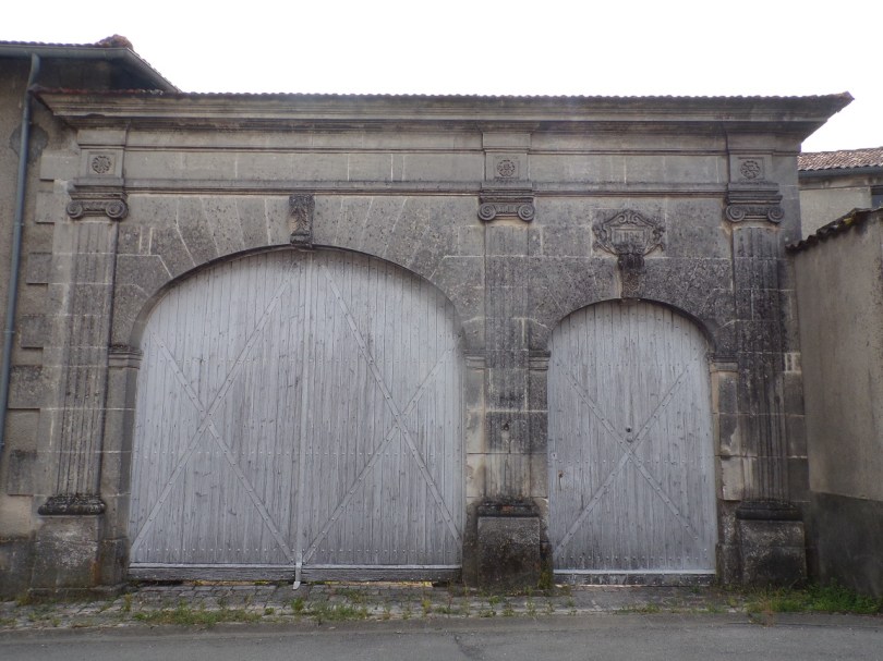 Angeac-Champagne - Portail daté '1892' (27 juin 2023)