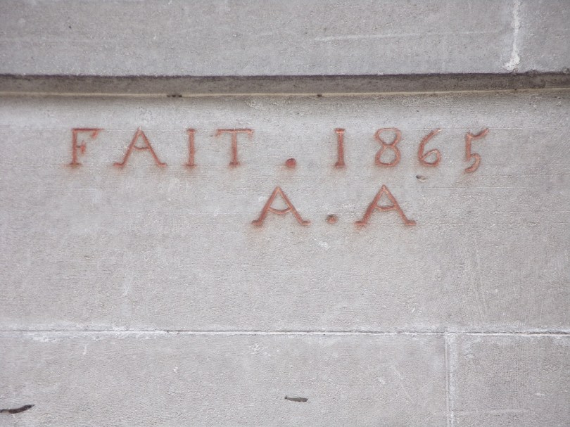 Angeac-Champagne - Un porche daté '1865' (27 juin 2023)