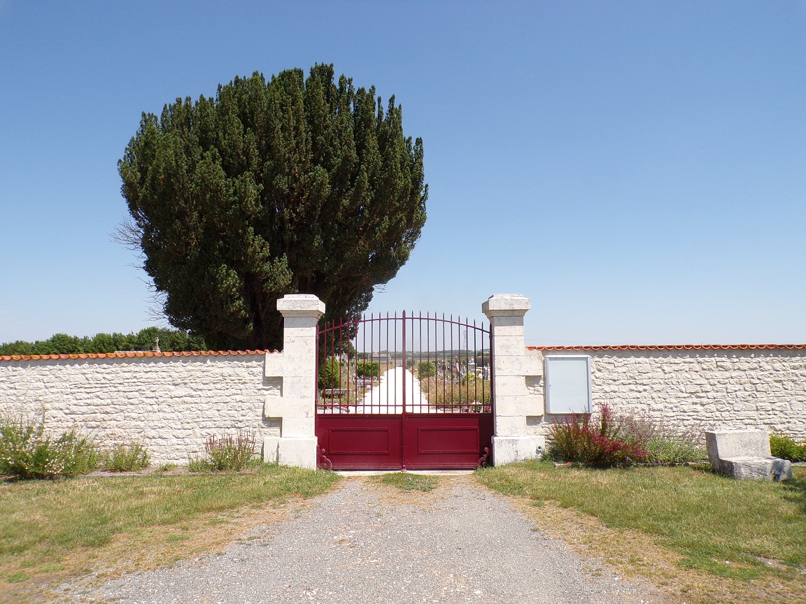 Courbillac - L'entrée du cimetière (14 juin 2023)