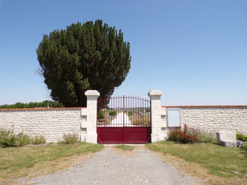 Courbillac - L'entrée du cimetière (14 juin 2023)