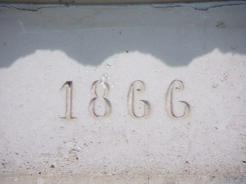 Courbillac - Un porche daté 1866' (17 juin 2023)