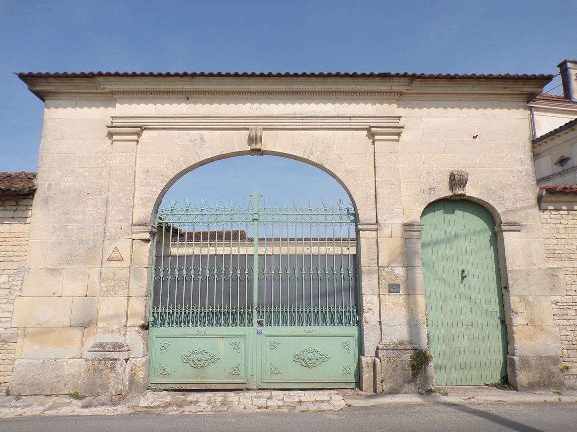 Courbillac - Un porche daté 1866' (17 juin 2023)