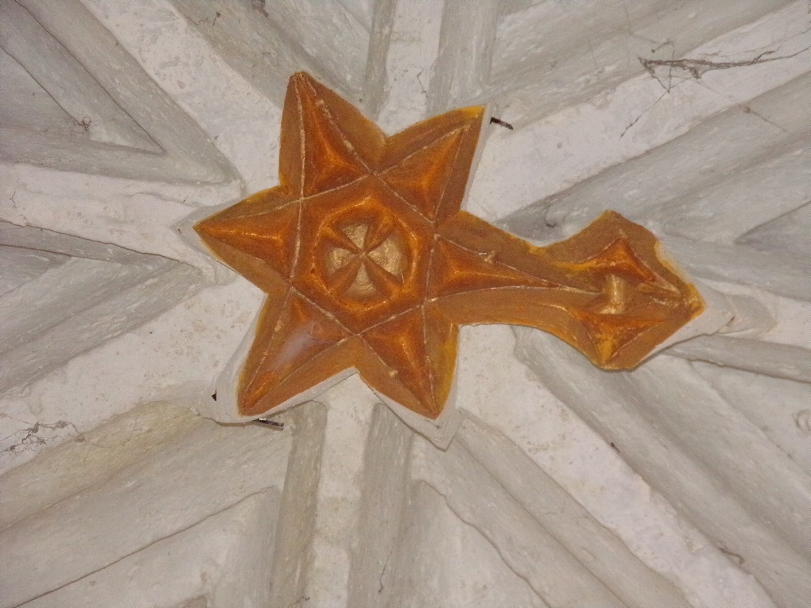 Neuvicq-le-Château – L’église Saint-Martin – Une clé de voûte (14 juin 2023)