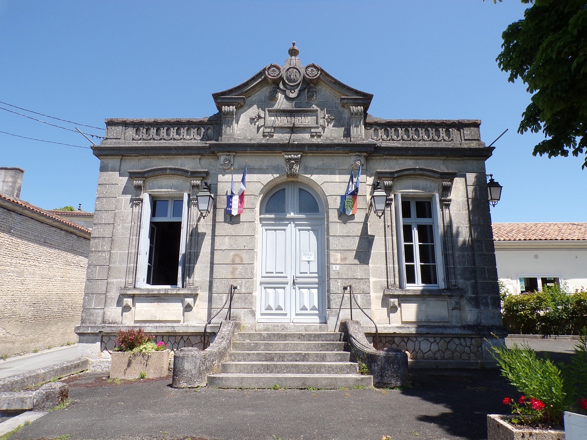 Saint-Fort-sur-le-Né – La mairie (31 mai 2023)