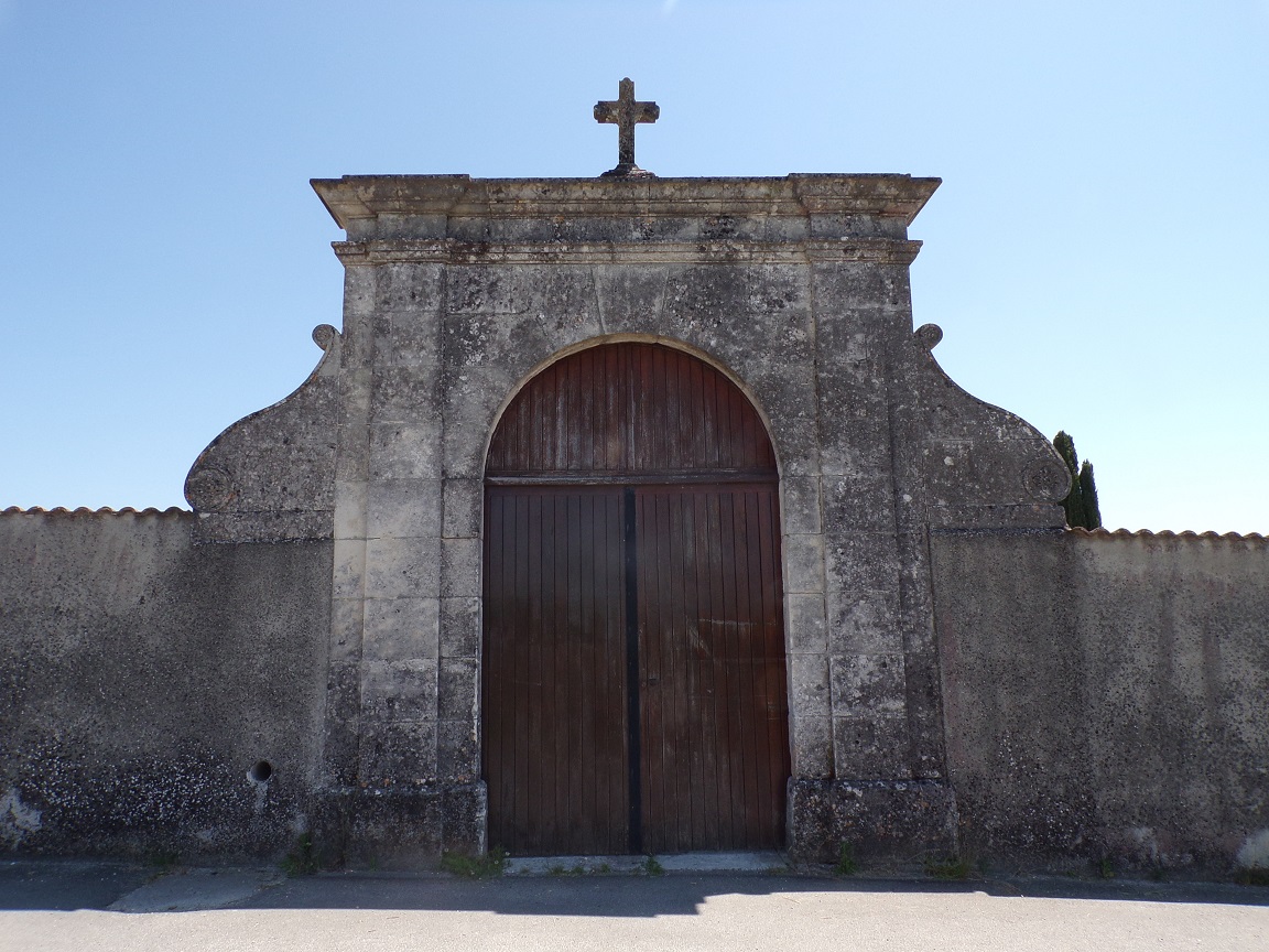 Saint-Fort-sur-le-Né – L'entrée du cimetière (31 mai 2023)