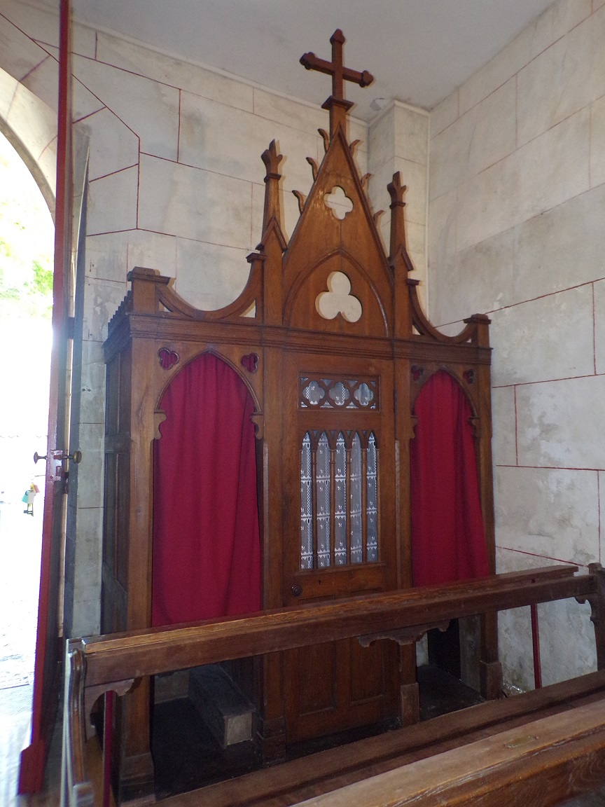Saint-Fort sur le Né - L'église Saint-Fortunat - Le confessionnal (7 juin 2023)