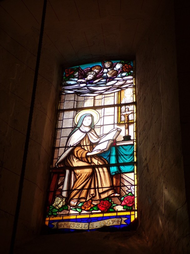 Saint-Fort sur le Né - L'église Saint-Fortunat - Le vitrail 'Mission 1947' (7 juin 2023)