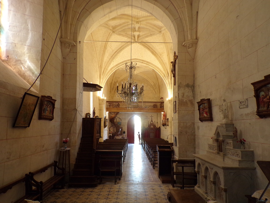 Saint-Fort sur le Né - L'église Saint-Fortunat - Vue de l'autel (7 juin 2023)