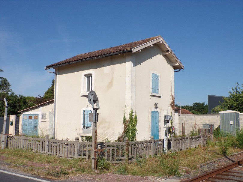 Salignac-sur-Charente - Une maison de garde-barrière (7 juin 2023)