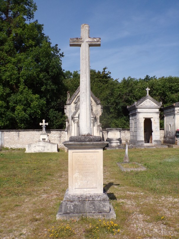 Salles d’Angles – La Croix de cimetière d'Angles (7 juin 2023)