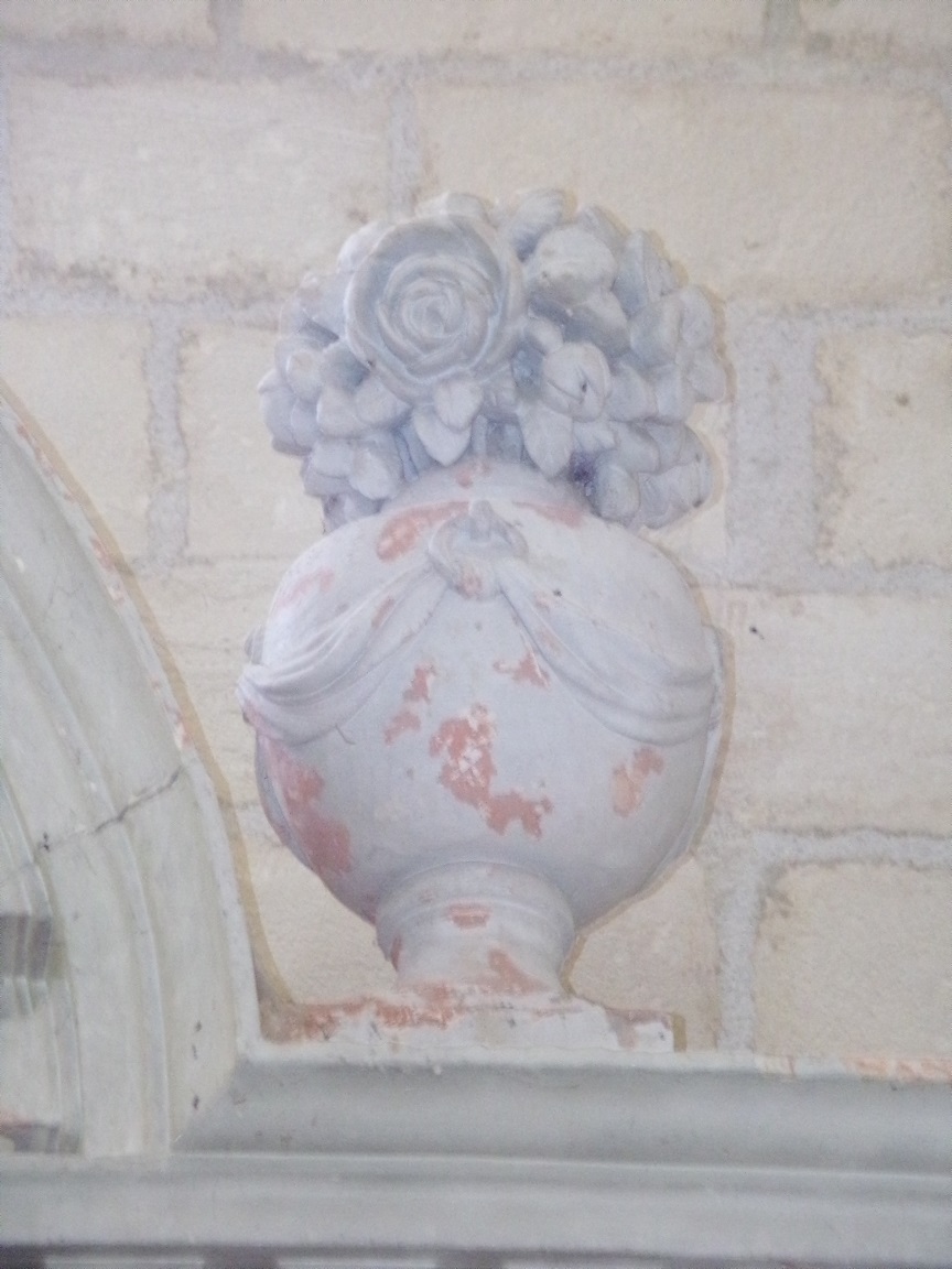 Sonneville – L’église Saint-Pierre – Un vase (17 juin 2023)